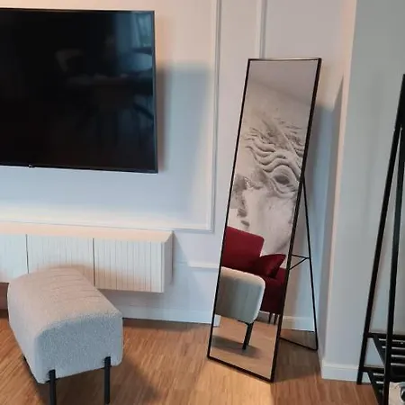 Szálloda Very Berry - Dabrowskiego 89 - Jezyce, Self Check In 24h, Parking, Lift Poznań