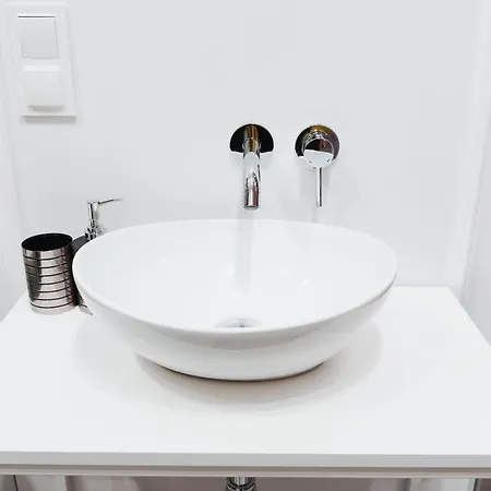 Szálloda Very Berry - Dabrowskiego 89 - Jezyce, Self Check In 24h, Parking, Lift