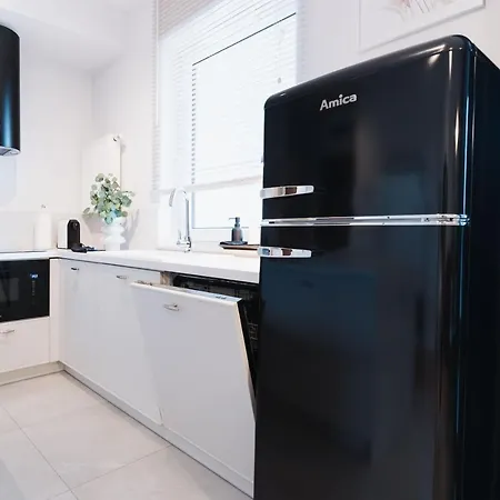 Szálloda Very Berry - Dabrowskiego 89 - Jezyce, Self Check In 24h, Parking, Lift *