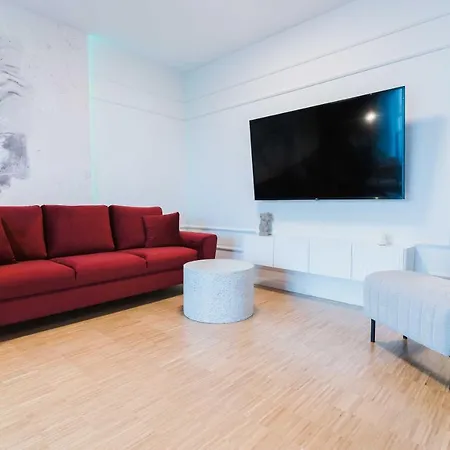 Hotel Very Berry - Dąbrowskiego 89 - Jeżyce, Self Check In 24h, Parking, Lift *