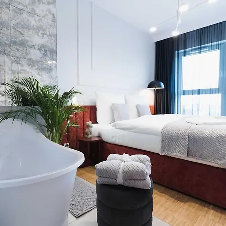Hotel Very Berry - Dabrowskiego 89 - Jezyce, Self Check In 24h, Parking, Lift Poznan