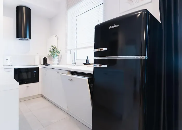 Hotel Very Berry - Dąbrowskiego 89 - Jeżyce, Self Check In 24h, Parking, Lift *