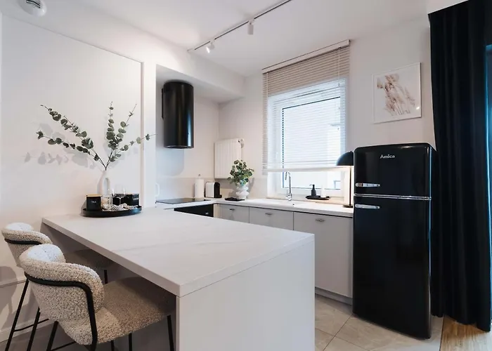 Отель Very Berry - Dabrowskiego 89 - Jezyce, Self Check In 24h, Parking, Lift Познань