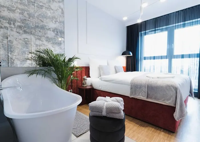 Hotel Very Berry - Dąbrowskiego 89 - Jeżyce, Self Check In 24h, Parking, Lift Poznań